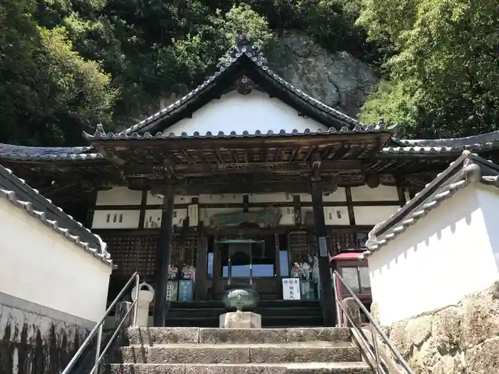 弥谷寺の本殿・本堂