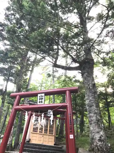 新屋山神社奥宮の鳥居