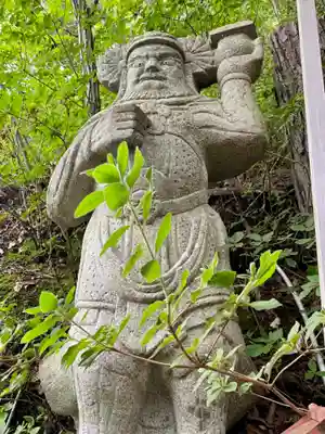 阿賀神社の像
