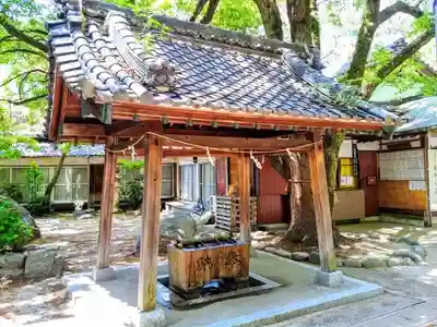 漆部神社の手水舎