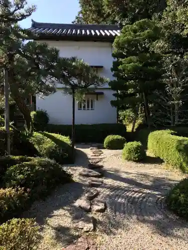 大池寺の庭園