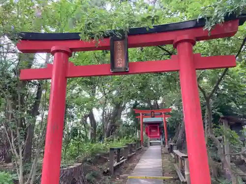 亀岡八幡宮（亀岡八幡神社）の末社・摂社