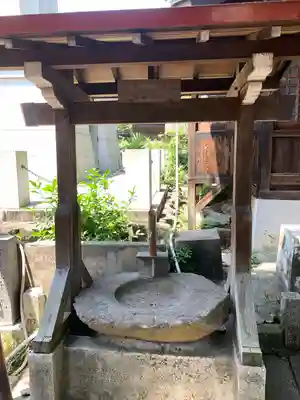 中司孫太郎稲荷神社の手水舎