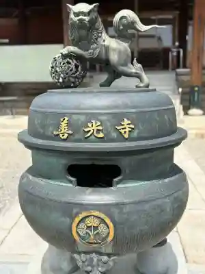 新善光寺の{uncategorized: "未分類", other: "その他", undefined: "問題あり", building: "その他建物", grave: "お墓", sacred_gate: "鳥居", guardian: "狛犬", statue: "像", buddha: "仏像", history: "歴史", nature: "自然", garden: "庭園", animal: "動物", pagoda: "塔", temizu: "手水舎", mountain_gate: "山門・神門", sanctuary: "本殿・本堂", subordinate: "末社・摂社", art: "芸術", scenery: "景色", jizo: "地蔵", ema: "絵馬", goshuin: "御朱印", omikuji: "おみくじ", items: "授与品その他", amulet: "お守り", goshuincho: "御朱印帳", eats: "食事", festival: "お祭り", votive_dance: "神楽", shichigosan: "七五三参", wedding: "結婚式", experience: "体験その他", initially: "初詣", around: "周辺", anti_infection: "感染症対策"}