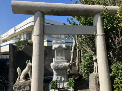 稲荷社の{uncategorized: "未分類", other: "その他", undefined: "問題あり", building: "その他建物", grave: "お墓", sacred_gate: "鳥居", guardian: "狛犬", statue: "像", buddha: "仏像", history: "歴史", nature: "自然", garden: "庭園", animal: "動物", pagoda: "塔", temizu: "手水舎", mountain_gate: "山門・神門", sanctuary: "本殿・本堂", subordinate: "末社・摂社", art: "芸術", scenery: "景色", jizo: "地蔵", ema: "絵馬", goshuin: "御朱印", omikuji: "おみくじ", items: "授与品その他", amulet: "お守り", goshuincho: "御朱印帳", eats: "食事", festival: "お祭り", votive_dance: "神楽", shichigosan: "七五三参", wedding: "結婚式", experience: "体験その他", initially: "初詣", around: "周辺", anti_infection: "感染症対策"}