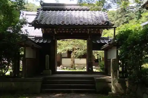 吸湖山　青岸寺の山門