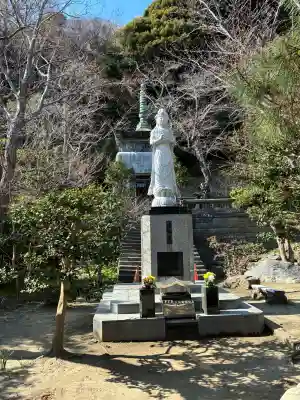 建長寺の{uncategorized: "未分類", other: "その他", undefined: "問題あり", building: "その他建物", grave: "お墓", sacred_gate: "鳥居", guardian: "狛犬", statue: "像", buddha: "仏像", history: "歴史", nature: "自然", garden: "庭園", animal: "動物", pagoda: "塔", temizu: "手水舎", mountain_gate: "山門・神門", sanctuary: "本殿・本堂", subordinate: "末社・摂社", art: "芸術", scenery: "景色", jizo: "地蔵", ema: "絵馬", goshuin: "御朱印", omikuji: "おみくじ", items: "授与品その他", amulet: "お守り", goshuincho: "御朱印帳", eats: "食事", festival: "お祭り", votive_dance: "神楽", shichigosan: "七五三参", wedding: "結婚式", experience: "体験その他", initially: "初詣", around: "周辺", anti_infection: "感染症対策"}
