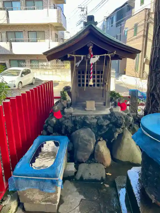 稲荷神社の{uncategorized: "未分類", other: "その他", undefined: "問題あり", building: "その他建物", grave: "お墓", sacred_gate: "鳥居", guardian: "狛犬", statue: "像", buddha: "仏像", history: "歴史", nature: "自然", garden: "庭園", animal: "動物", pagoda: "塔", temizu: "手水舎", mountain_gate: "山門・神門", sanctuary: "本殿・本堂", subordinate: "末社・摂社", art: "芸術", scenery: "景色", jizo: "地蔵", ema: "絵馬", goshuin: "御朱印", omikuji: "おみくじ", items: "授与品その他", amulet: "お守り", goshuincho: "御朱印帳", eats: "食事", festival: "お祭り", votive_dance: "神楽", shichigosan: "七五三参", wedding: "結婚式", experience: "体験その他", initially: "初詣", around: "周辺", anti_infection: "感染症対策"}
