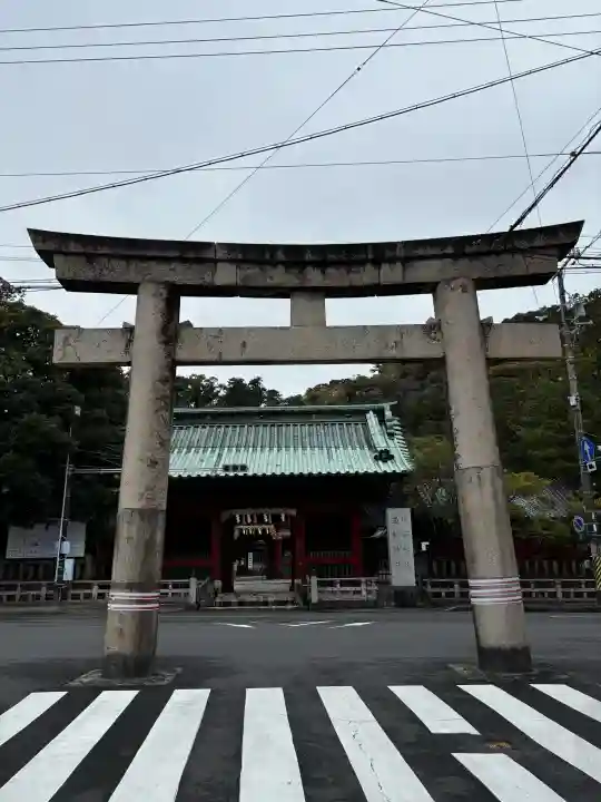 静岡浅間神社の{uncategorized: "未分類", other: "その他", undefined: "問題あり", building: "その他建物", grave: "お墓", sacred_gate: "鳥居", guardian: "狛犬", statue: "像", buddha: "仏像", history: "歴史", nature: "自然", garden: "庭園", animal: "動物", pagoda: "塔", temizu: "手水舎", mountain_gate: "山門・神門", sanctuary: "本殿・本堂", subordinate: "末社・摂社", art: "芸術", scenery: "景色", jizo: "地蔵", ema: "絵馬", goshuin: "御朱印", omikuji: "おみくじ", items: "授与品その他", amulet: "お守り", goshuincho: "御朱印帳", eats: "食事", festival: "お祭り", votive_dance: "神楽", shichigosan: "七五三参", wedding: "結婚式", experience: "体験その他", initially: "初詣", around: "周辺", anti_infection: "感染症対策"}