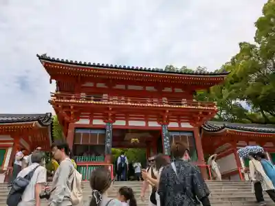 八坂神社(祇園さん)の{uncategorized: "未分類", other: "その他", undefined: "問題あり", building: "その他建物", grave: "お墓", sacred_gate: "鳥居", guardian: "狛犬", statue: "像", buddha: "仏像", history: "歴史", nature: "自然", garden: "庭園", animal: "動物", pagoda: "塔", temizu: "手水舎", mountain_gate: "山門・神門", sanctuary: "本殿・本堂", subordinate: "末社・摂社", art: "芸術", scenery: "景色", jizo: "地蔵", ema: "絵馬", goshuin: "御朱印", omikuji: "おみくじ", items: "授与品その他", amulet: "お守り", goshuincho: "御朱印帳", eats: "食事", festival: "お祭り", votive_dance: "神楽", shichigosan: "七五三参", wedding: "結婚式", experience: "体験その他", initially: "初詣", around: "周辺", anti_infection: "感染症対策"}