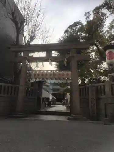 難波八阪神社の鳥居