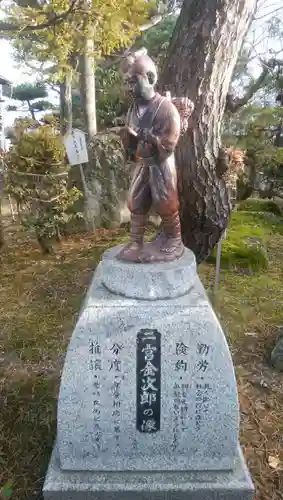 北見神社の像