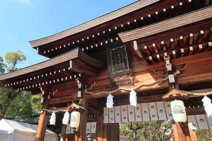 湊川神社の山門・神門