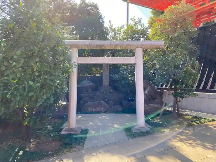 穴八幡宮の鳥居