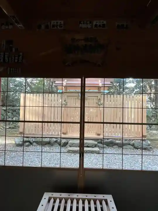 伊射波神社の{uncategorized: "未分類", other: "その他", undefined: "問題あり", building: "その他建物", grave: "お墓", sacred_gate: "鳥居", guardian: "狛犬", statue: "像", buddha: "仏像", history: "歴史", nature: "自然", garden: "庭園", animal: "動物", pagoda: "塔", temizu: "手水舎", mountain_gate: "山門・神門", sanctuary: "本殿・本堂", subordinate: "末社・摂社", art: "芸術", scenery: "景色", jizo: "地蔵", ema: "絵馬", goshuin: "御朱印", omikuji: "おみくじ", items: "授与品その他", amulet: "お守り", goshuincho: "御朱印帳", eats: "食事", festival: "お祭り", votive_dance: "神楽", shichigosan: "七五三参", wedding: "結婚式", experience: "体験その他", initially: "初詣", around: "周辺", anti_infection: "感染症対策"}