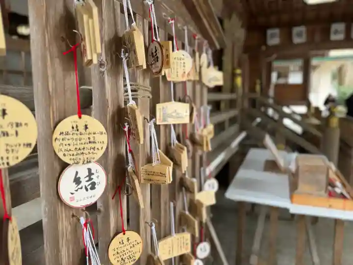 白山比咩神社の{uncategorized: "未分類", other: "その他", undefined: "問題あり", building: "その他建物", grave: "お墓", sacred_gate: "鳥居", guardian: "狛犬", statue: "像", buddha: "仏像", history: "歴史", nature: "自然", garden: "庭園", animal: "動物", pagoda: "塔", temizu: "手水舎", mountain_gate: "山門・神門", sanctuary: "本殿・本堂", subordinate: "末社・摂社", art: "芸術", scenery: "景色", jizo: "地蔵", ema: "絵馬", goshuin: "御朱印", omikuji: "おみくじ", items: "授与品その他", amulet: "お守り", goshuincho: "御朱印帳", eats: "食事", festival: "お祭り", votive_dance: "神楽", shichigosan: "七五三参", wedding: "結婚式", experience: "体験その他", initially: "初詣", around: "周辺", anti_infection: "感染症対策"}
