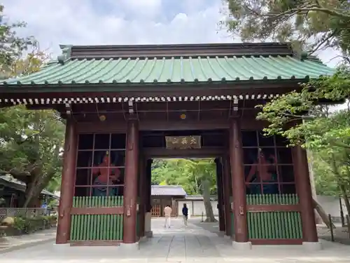 高徳院の山門・神門