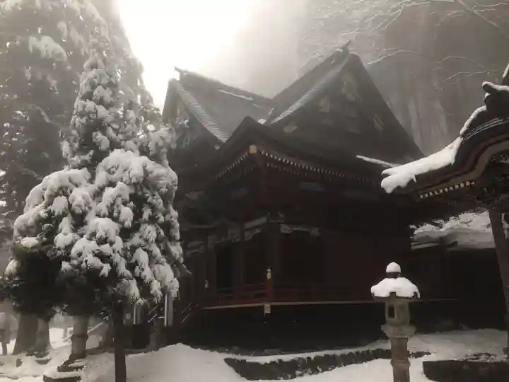 三峯神社の本殿・本堂