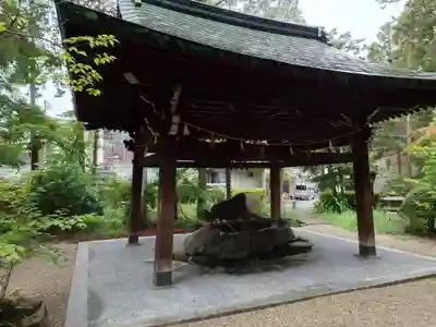 六所神社の手水舎