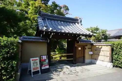 宝厳院の山門