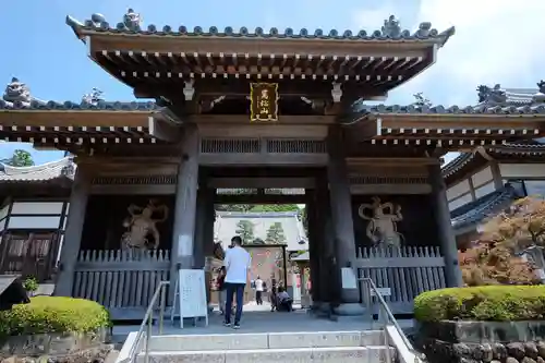 秋葉總本殿可睡斎の山門