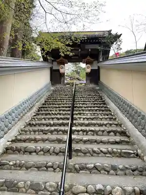 目の霊山　油山寺の山門・神門