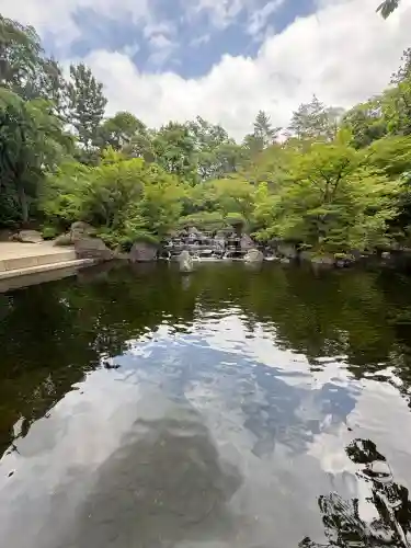 寒川神社の{uncategorized: "未分類", other: "その他", undefined: "問題あり", building: "その他建物", grave: "お墓", sacred_gate: "鳥居", guardian: "狛犬", statue: "像", buddha: "仏像", history: "歴史", nature: "自然", garden: "庭園", animal: "動物", pagoda: "塔", temizu: "手水舎", mountain_gate: "山門・神門", sanctuary: "本殿・本堂", subordinate: "末社・摂社", art: "芸術", scenery: "景色", jizo: "地蔵", ema: "絵馬", goshuin: "御朱印", omikuji: "おみくじ", items: "授与品その他", amulet: "お守り", goshuincho: "御朱印帳", eats: "食事", festival: "お祭り", votive_dance: "神楽", shichigosan: "七五三参", wedding: "結婚式", experience: "体験その他", initially: "初詣", around: "周辺", anti_infection: "感染症対策"}