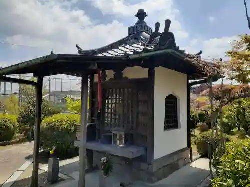 永慶寺の{uncategorized: "未分類", other: "その他", undefined: "問題あり", building: "その他建物", grave: "お墓", sacred_gate: "鳥居", guardian: "狛犬", statue: "像", buddha: "仏像", history: "歴史", nature: "自然", garden: "庭園", animal: "動物", pagoda: "塔", temizu: "手水舎", mountain_gate: "山門・神門", sanctuary: "本殿・本堂", subordinate: "末社・摂社", art: "芸術", scenery: "景色", jizo: "地蔵", ema: "絵馬", goshuin: "御朱印", omikuji: "おみくじ", items: "授与品その他", amulet: "お守り", goshuincho: "御朱印帳", eats: "食事", festival: "お祭り", votive_dance: "神楽", shichigosan: "七五三参", wedding: "結婚式", experience: "体験その他", initially: "初詣", around: "周辺", anti_infection: "感染症対策"}