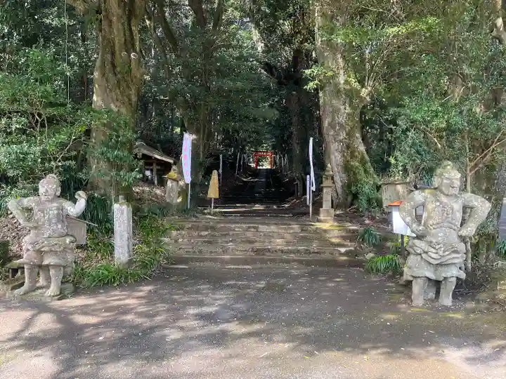 霧島岑神社の像