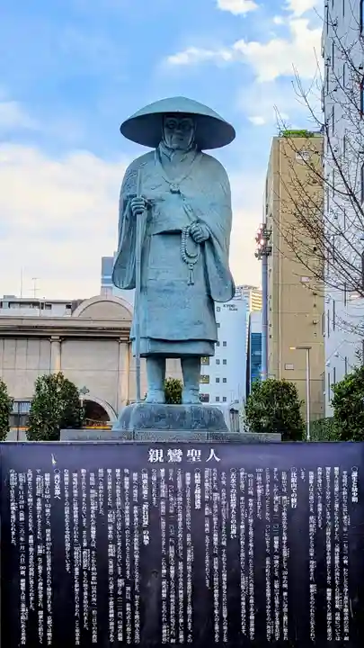築地本願寺(本願寺築地別院)の像