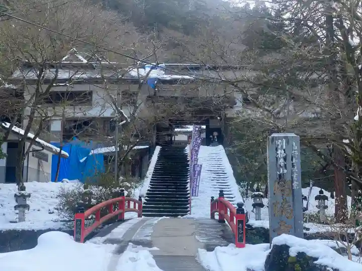 瑠璃寺の{uncategorized: "未分類", other: "その他", undefined: "問題あり", building: "その他建物", grave: "お墓", sacred_gate: "鳥居", guardian: "狛犬", statue: "像", buddha: "仏像", history: "歴史", nature: "自然", garden: "庭園", animal: "動物", pagoda: "塔", temizu: "手水舎", mountain_gate: "山門・神門", sanctuary: "本殿・本堂", subordinate: "末社・摂社", art: "芸術", scenery: "景色", jizo: "地蔵", ema: "絵馬", goshuin: "御朱印", omikuji: "おみくじ", items: "授与品その他", amulet: "お守り", goshuincho: "御朱印帳", eats: "食事", festival: "お祭り", votive_dance: "神楽", shichigosan: "七五三参", wedding: "結婚式", experience: "体験その他", initially: "初詣", around: "周辺", anti_infection: "感染症対策"}