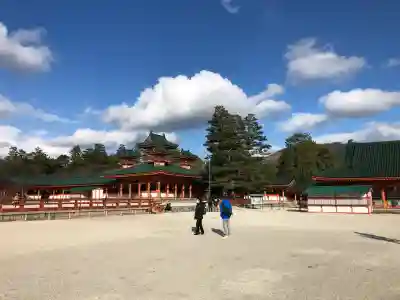 平安神宮の{uncategorized: "未分類", other: "その他", undefined: "問題あり", building: "その他建物", grave: "お墓", sacred_gate: "鳥居", guardian: "狛犬", statue: "像", buddha: "仏像", history: "歴史", nature: "自然", garden: "庭園", animal: "動物", pagoda: "塔", temizu: "手水舎", mountain_gate: "山門・神門", sanctuary: "本殿・本堂", subordinate: "末社・摂社", art: "芸術", scenery: "景色", jizo: "地蔵", ema: "絵馬", goshuin: "御朱印", omikuji: "おみくじ", items: "授与品その他", amulet: "お守り", goshuincho: "御朱印帳", eats: "食事", festival: "お祭り", votive_dance: "神楽", shichigosan: "七五三参", wedding: "結婚式", experience: "体験その他", initially: "初詣", around: "周辺", anti_infection: "感染症対策"}