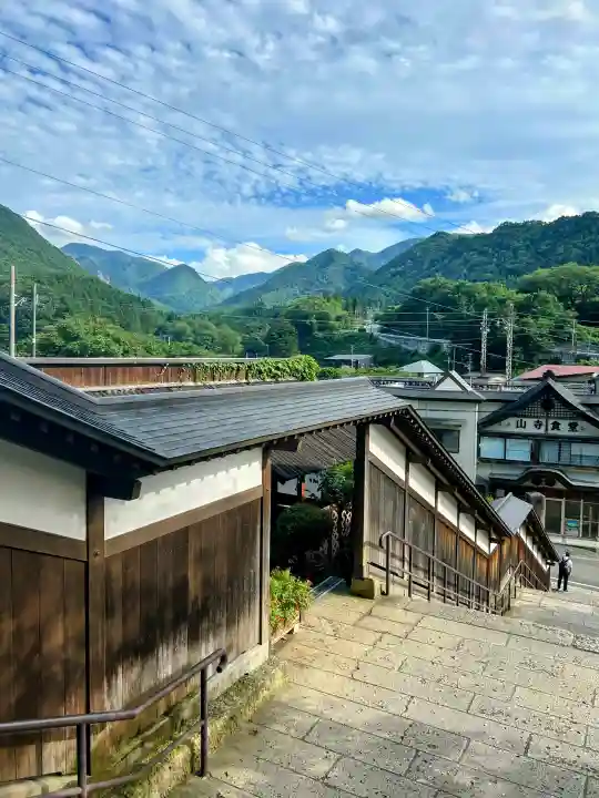 宝珠山 立石寺の{uncategorized: "未分類", other: "その他", undefined: "問題あり", building: "その他建物", grave: "お墓", sacred_gate: "鳥居", guardian: "狛犬", statue: "像", buddha: "仏像", history: "歴史", nature: "自然", garden: "庭園", animal: "動物", pagoda: "塔", temizu: "手水舎", mountain_gate: "山門・神門", sanctuary: "本殿・本堂", subordinate: "末社・摂社", art: "芸術", scenery: "景色", jizo: "地蔵", ema: "絵馬", goshuin: "御朱印", omikuji: "おみくじ", items: "授与品その他", amulet: "お守り", goshuincho: "御朱印帳", eats: "食事", festival: "お祭り", votive_dance: "神楽", shichigosan: "七五三参", wedding: "結婚式", experience: "体験その他", initially: "初詣", around: "周辺", anti_infection: "感染症対策"}