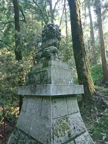 白山神社の狛犬