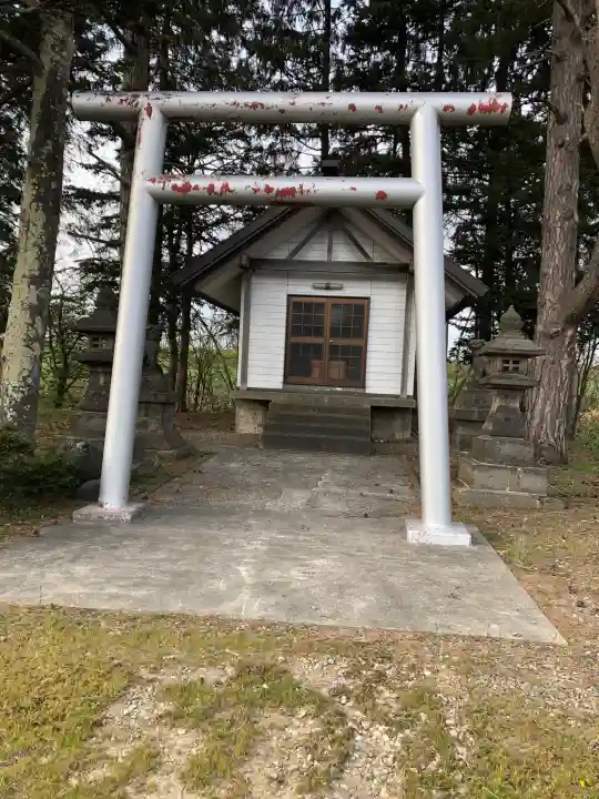 高島神社の{uncategorized: "未分類", other: "その他", undefined: "問題あり", building: "その他建物", grave: "お墓", sacred_gate: "鳥居", guardian: "狛犬", statue: "像", buddha: "仏像", history: "歴史", nature: "自然", garden: "庭園", animal: "動物", pagoda: "塔", temizu: "手水舎", mountain_gate: "山門・神門", sanctuary: "本殿・本堂", subordinate: "末社・摂社", art: "芸術", scenery: "景色", jizo: "地蔵", ema: "絵馬", goshuin: "御朱印", omikuji: "おみくじ", items: "授与品その他", amulet: "お守り", goshuincho: "御朱印帳", eats: "食事", festival: "お祭り", votive_dance: "神楽", shichigosan: "七五三参", wedding: "結婚式", experience: "体験その他", initially: "初詣", around: "周辺", anti_infection: "感染症対策"}