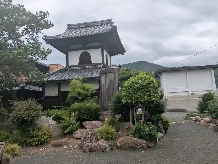 龍本寺の{uncategorized: "未分類", other: "その他", undefined: "問題あり", building: "その他建物", grave: "お墓", sacred_gate: "鳥居", guardian: "狛犬", statue: "像", buddha: "仏像", history: "歴史", nature: "自然", garden: "庭園", animal: "動物", pagoda: "塔", temizu: "手水舎", mountain_gate: "山門・神門", sanctuary: "本殿・本堂", subordinate: "末社・摂社", art: "芸術", scenery: "景色", jizo: "地蔵", ema: "絵馬", goshuin: "御朱印", omikuji: "おみくじ", items: "授与品その他", amulet: "お守り", goshuincho: "御朱印帳", eats: "食事", festival: "お祭り", votive_dance: "神楽", shichigosan: "七五三参", wedding: "結婚式", experience: "体験その他", initially: "初詣", around: "周辺", anti_infection: "感染症対策"}