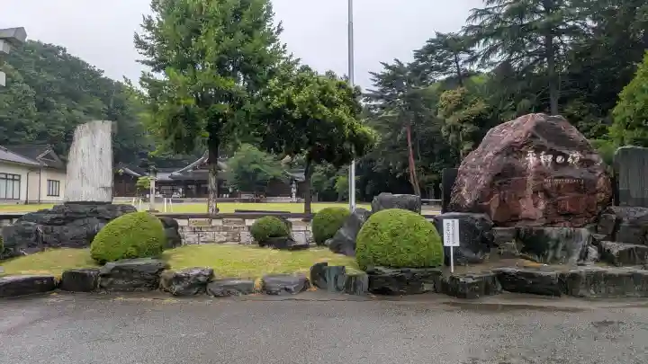 群馬県護国神社の{uncategorized: "未分類", other: "その他", undefined: "問題あり", building: "その他建物", grave: "お墓", sacred_gate: "鳥居", guardian: "狛犬", statue: "像", buddha: "仏像", history: "歴史", nature: "自然", garden: "庭園", animal: "動物", pagoda: "塔", temizu: "手水舎", mountain_gate: "山門・神門", sanctuary: "本殿・本堂", subordinate: "末社・摂社", art: "芸術", scenery: "景色", jizo: "地蔵", ema: "絵馬", goshuin: "御朱印", omikuji: "おみくじ", items: "授与品その他", amulet: "お守り", goshuincho: "御朱印帳", eats: "食事", festival: "お祭り", votive_dance: "神楽", shichigosan: "七五三参", wedding: "結婚式", experience: "体験その他", initially: "初詣", around: "周辺", anti_infection: "感染症対策"}