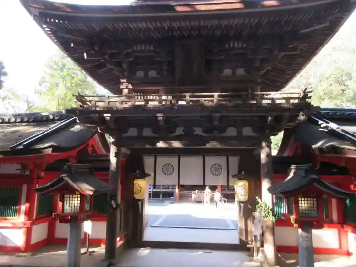 石上神宮の山門・神門