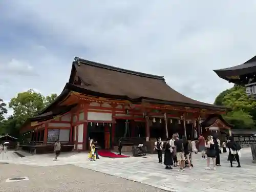 八坂神社(祇園さん)の{uncategorized: "未分類", other: "その他", undefined: "問題あり", building: "その他建物", grave: "お墓", sacred_gate: "鳥居", guardian: "狛犬", statue: "像", buddha: "仏像", history: "歴史", nature: "自然", garden: "庭園", animal: "動物", pagoda: "塔", temizu: "手水舎", mountain_gate: "山門・神門", sanctuary: "本殿・本堂", subordinate: "末社・摂社", art: "芸術", scenery: "景色", jizo: "地蔵", ema: "絵馬", goshuin: "御朱印", omikuji: "おみくじ", items: "授与品その他", amulet: "お守り", goshuincho: "御朱印帳", eats: "食事", festival: "お祭り", votive_dance: "神楽", shichigosan: "七五三参", wedding: "結婚式", experience: "体験その他", initially: "初詣", around: "周辺", anti_infection: "感染症対策"}