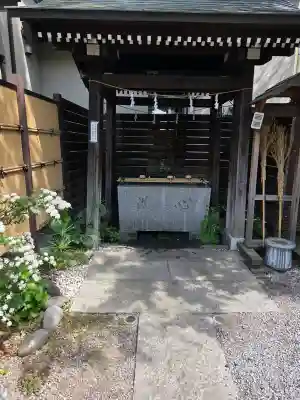 鎮守氷川神社の{uncategorized: "未分類", other: "その他", undefined: "問題あり", building: "その他建物", grave: "お墓", sacred_gate: "鳥居", guardian: "狛犬", statue: "像", buddha: "仏像", history: "歴史", nature: "自然", garden: "庭園", animal: "動物", pagoda: "塔", temizu: "手水舎", mountain_gate: "山門・神門", sanctuary: "本殿・本堂", subordinate: "末社・摂社", art: "芸術", scenery: "景色", jizo: "地蔵", ema: "絵馬", goshuin: "御朱印", omikuji: "おみくじ", items: "授与品その他", amulet: "お守り", goshuincho: "御朱印帳", eats: "食事", festival: "お祭り", votive_dance: "神楽", shichigosan: "七五三参", wedding: "結婚式", experience: "体験その他", initially: "初詣", around: "周辺", anti_infection: "感染症対策"}