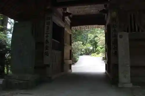 鶴林寺の山門