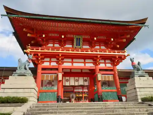 伏見稲荷大社の山門・神門