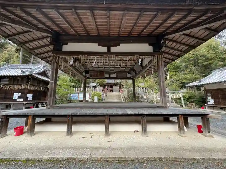 石座神社の{uncategorized: "未分類", other: "その他", undefined: "問題あり", building: "その他建物", grave: "お墓", sacred_gate: "鳥居", guardian: "狛犬", statue: "像", buddha: "仏像", history: "歴史", nature: "自然", garden: "庭園", animal: "動物", pagoda: "塔", temizu: "手水舎", mountain_gate: "山門・神門", sanctuary: "本殿・本堂", subordinate: "末社・摂社", art: "芸術", scenery: "景色", jizo: "地蔵", ema: "絵馬", goshuin: "御朱印", omikuji: "おみくじ", items: "授与品その他", amulet: "お守り", goshuincho: "御朱印帳", eats: "食事", festival: "お祭り", votive_dance: "神楽", shichigosan: "七五三参", wedding: "結婚式", experience: "体験その他", initially: "初詣", around: "周辺", anti_infection: "感染症対策"}