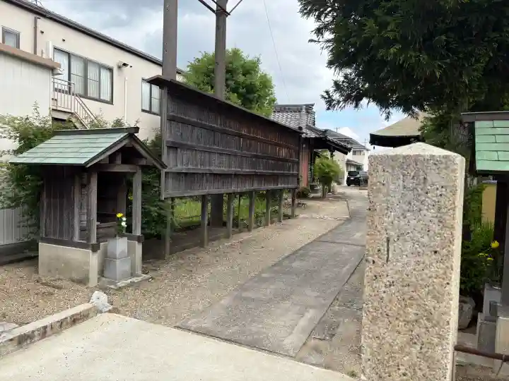 長光寺の{uncategorized: "未分類", other: "その他", undefined: "問題あり", building: "その他建物", grave: "お墓", sacred_gate: "鳥居", guardian: "狛犬", statue: "像", buddha: "仏像", history: "歴史", nature: "自然", garden: "庭園", animal: "動物", pagoda: "塔", temizu: "手水舎", mountain_gate: "山門・神門", sanctuary: "本殿・本堂", subordinate: "末社・摂社", art: "芸術", scenery: "景色", jizo: "地蔵", ema: "絵馬", goshuin: "御朱印", omikuji: "おみくじ", items: "授与品その他", amulet: "お守り", goshuincho: "御朱印帳", eats: "食事", festival: "お祭り", votive_dance: "神楽", shichigosan: "七五三参", wedding: "結婚式", experience: "体験その他", initially: "初詣", around: "周辺", anti_infection: "感染症対策"}