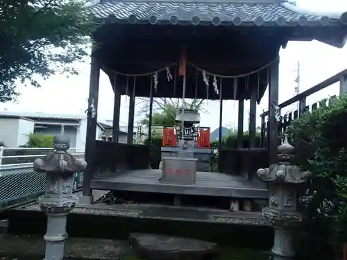 稲荷神社の本殿