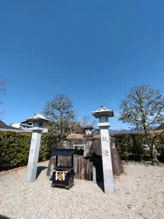 熊野本宮大社の{uncategorized: "未分類", other: "その他", undefined: "問題あり", building: "その他建物", grave: "お墓", sacred_gate: "鳥居", guardian: "狛犬", statue: "像", buddha: "仏像", history: "歴史", nature: "自然", garden: "庭園", animal: "動物", pagoda: "塔", temizu: "手水舎", mountain_gate: "山門・神門", sanctuary: "本殿・本堂", subordinate: "末社・摂社", art: "芸術", scenery: "景色", jizo: "地蔵", ema: "絵馬", goshuin: "御朱印", omikuji: "おみくじ", items: "授与品その他", amulet: "お守り", goshuincho: "御朱印帳", eats: "食事", festival: "お祭り", votive_dance: "神楽", shichigosan: "七五三参", wedding: "結婚式", experience: "体験その他", initially: "初詣", around: "周辺", anti_infection: "感染症対策"}