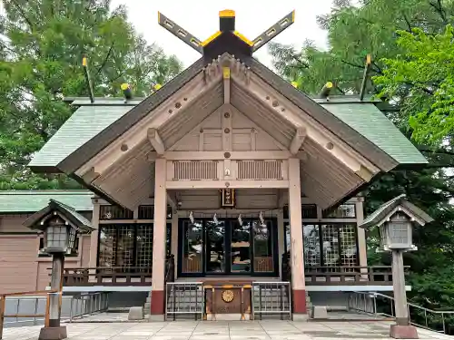 白石神社の本殿