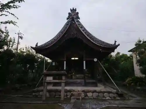 県明神社の山門