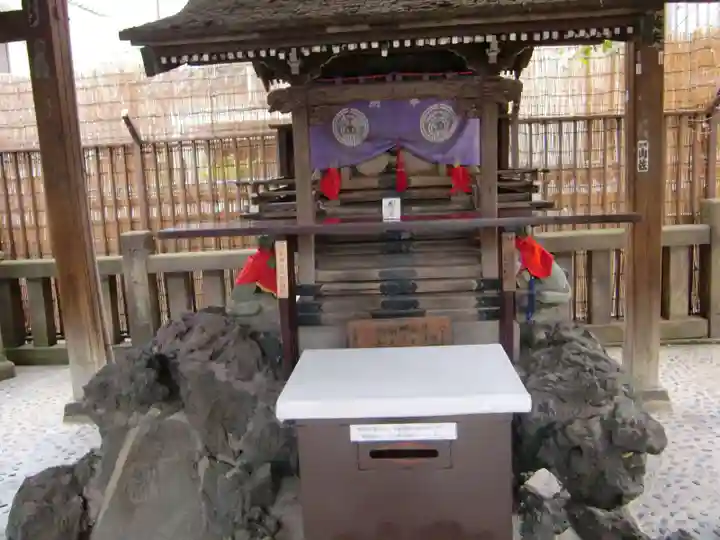 被官稲荷神社の本殿・本堂
