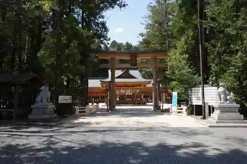 穂高神社本宮の鳥居